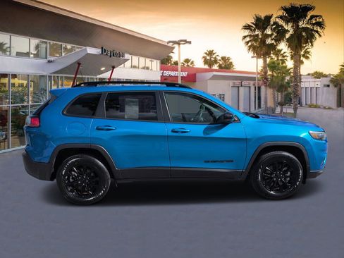 Certified 2023 Jeep Cherokee Altitude Lux AWD/4WD image 2