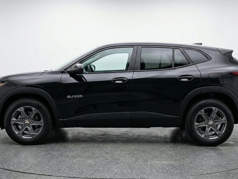 Used 2025 Chevrolet Blazer LT FWD image 5