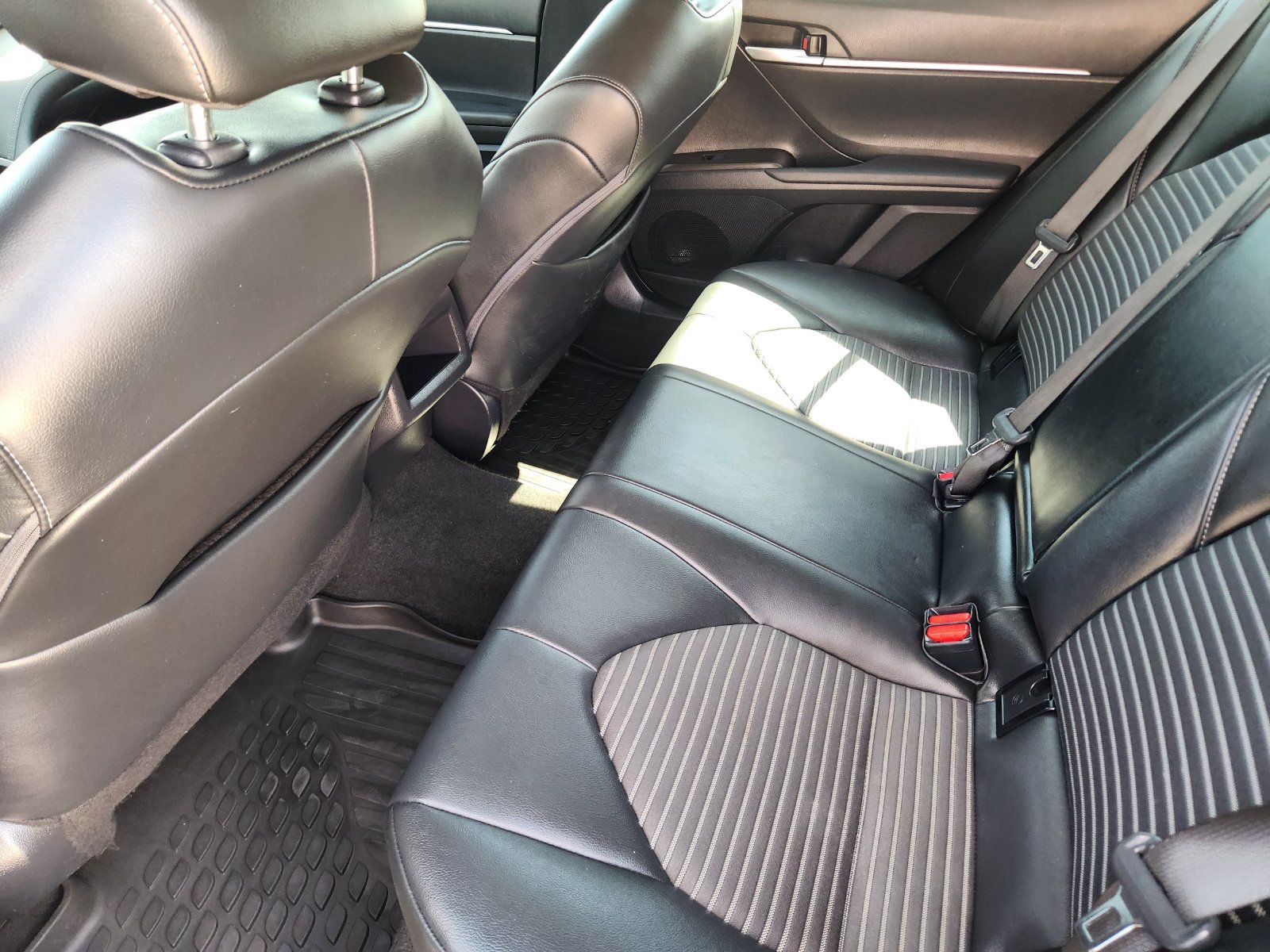 Used 2023 Toyota Camry SE w/ Cold Weather Package FWD image 34