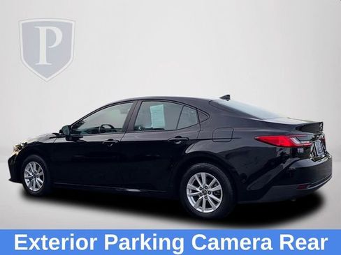 Used 2025 Toyota Camry LE image 10