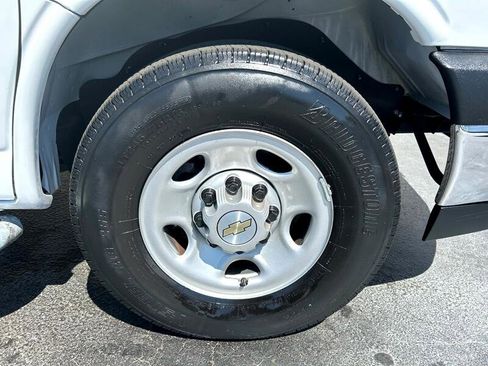Used 2023 Chevrolet Express 2500 w/ Driver Convenience Package image 30