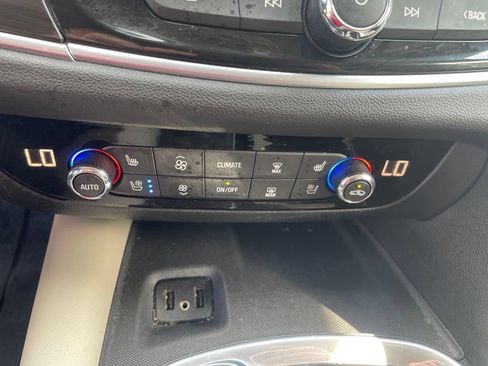 Used 2019 Buick Enclave Premium AWD/4WD image 22