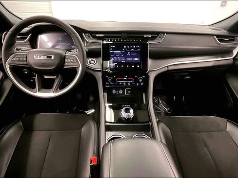 Used 2024 Jeep Grand Cherokee Altitude AWD/4WD image 18