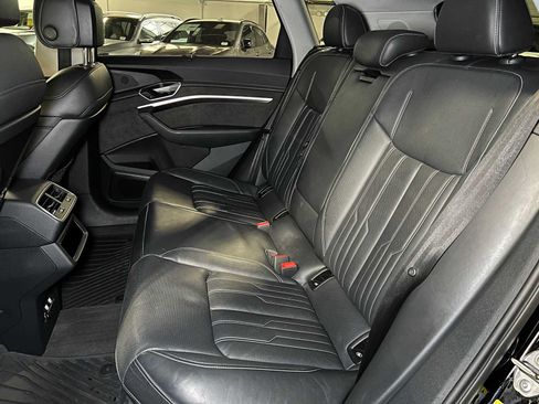 Used 2019 Audi e-tron Prestige w/ Prestige Package AWD/4WD image 20