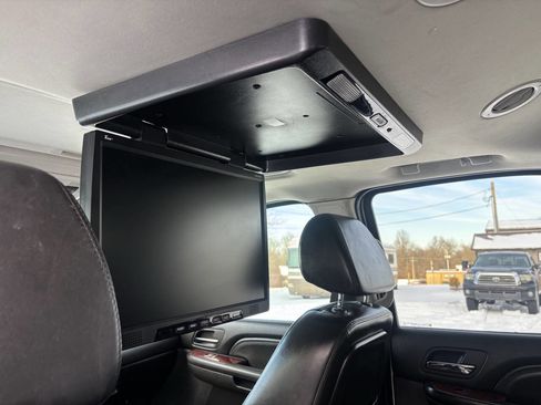 Used 2008 Cadillac Escalade Base AWD 4dr SUV image 17