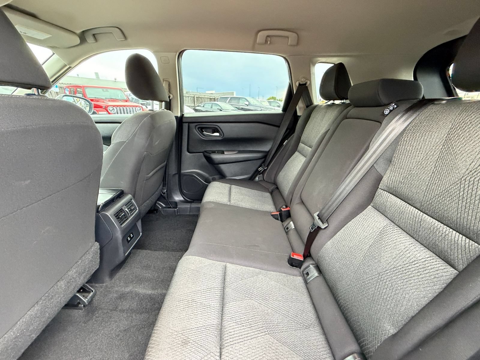 Used 2025 Nissan Rogue SV AWD/4WD image 27