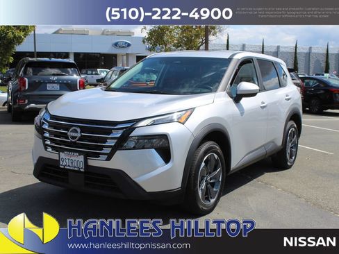 Used 2025 Nissan Rogue SV AWD/4WD image 3