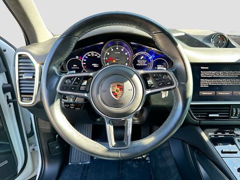 Used 2022 Porsche Cayenne AWD/4WD image 12