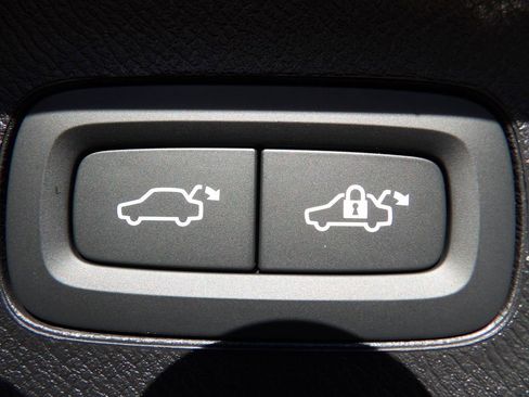 New 2026 Volvo XC90 B6 Plus w/ Protection Package Premier image 28