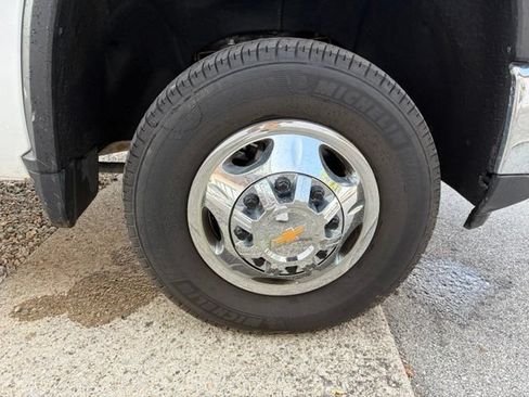 Used 2024 Chevrolet Silverado 3500 LT w/ Convenience Package AWD/4WD image 18