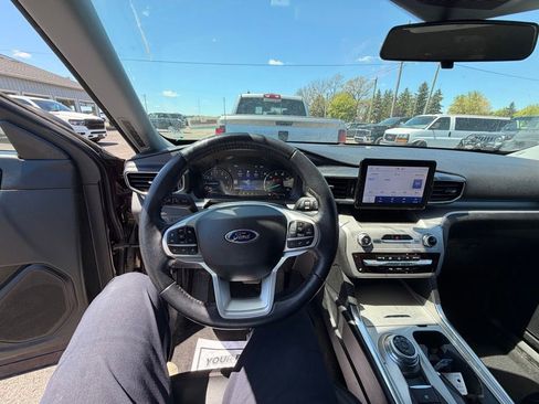 Used 2022 Ford Explorer XLT AWD/4WD image 10