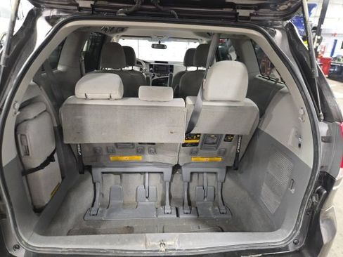 Used 2013 Toyota Sienna LE w/ Towing Pkg FWD image 12