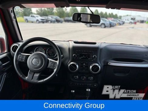 Used 2018 Jeep Wrangler Unlimited Sahara w/ Connectivity Group image 19