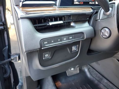 Used 2023 Cadillac Escalade Luxury image 19