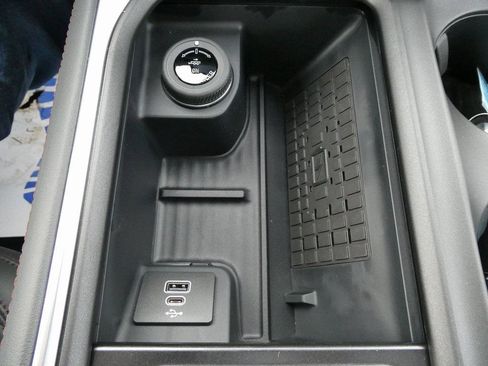 New 2025 Ford Expedition Active image 31