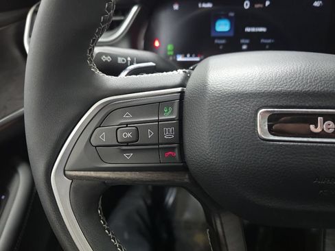 Used 2023 Jeep Grand Cherokee Limited AWD/4WD image 22