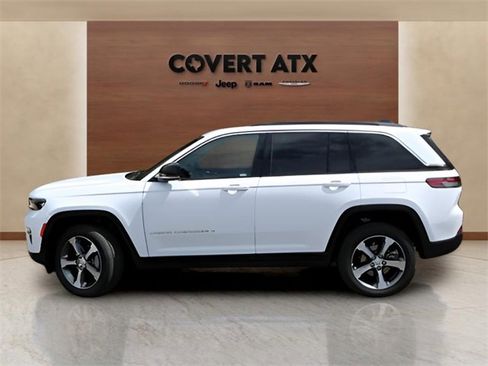 New 2025 Jeep Grand Cherokee Limited w/ Luxury Tech Group II image 2