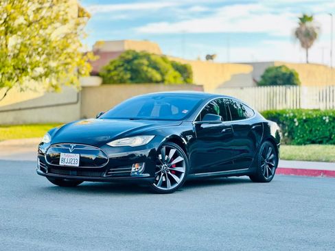 Used 2015 Tesla Model S 60 RWD image 1