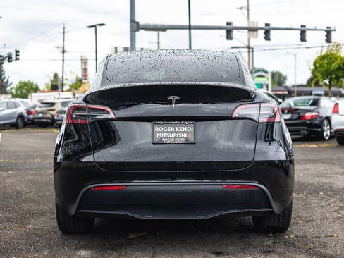 Used 2025 Tesla Model Y Long Range RWD image 10