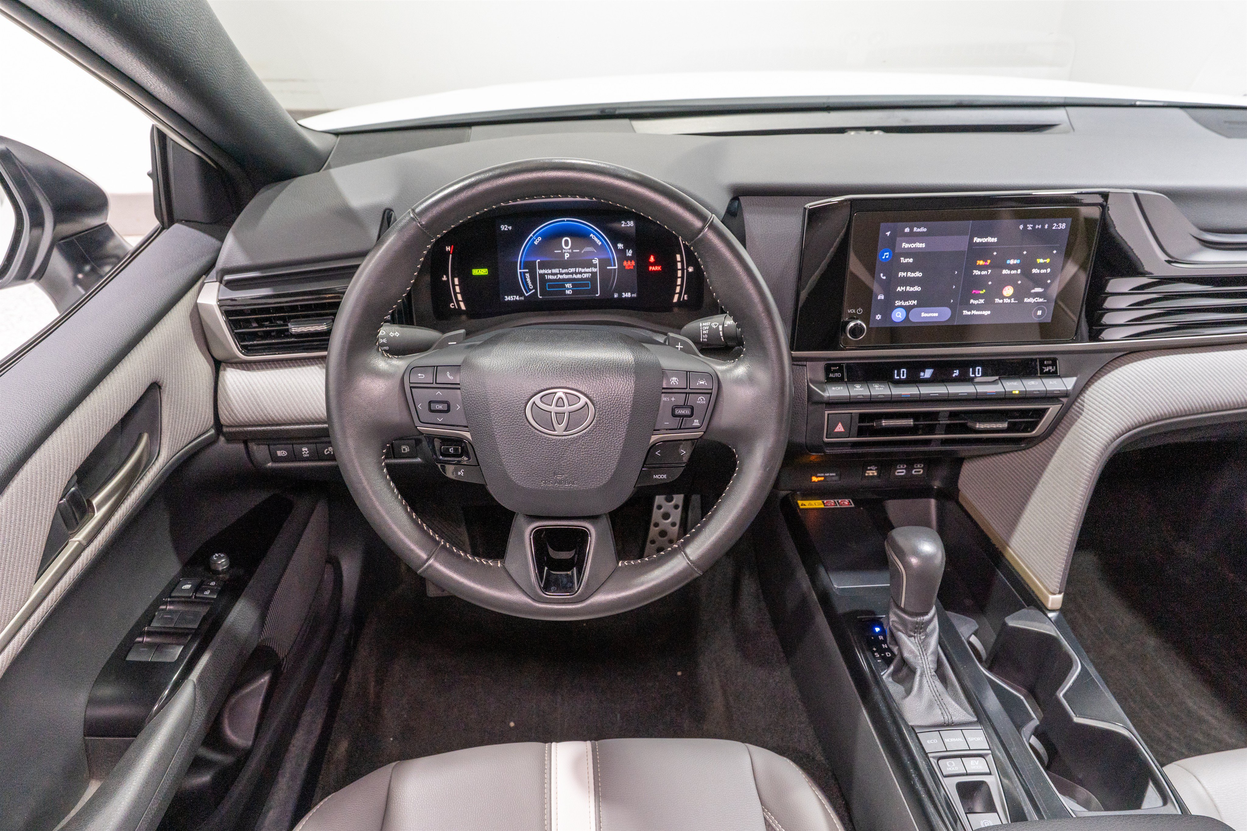 Used 2025 Toyota Camry SE FWD image 9