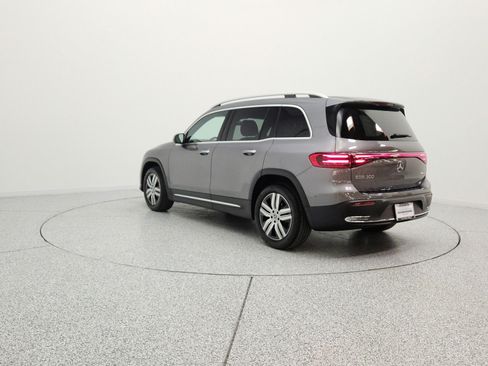 Used 2024 Mercedes-Benz EQB 300 4MATIC image 7