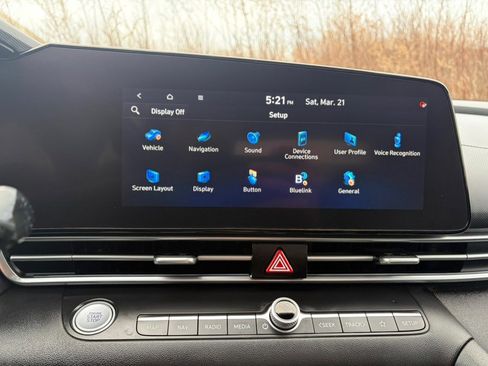 Used 2023 Hyundai Elantra Limited image 30