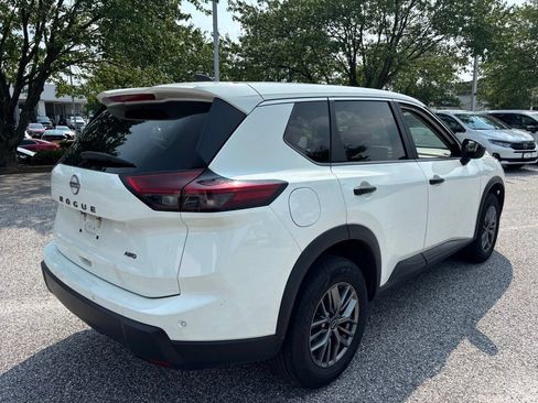 Used 2024 Nissan Rogue S AWD/4WD image 8
