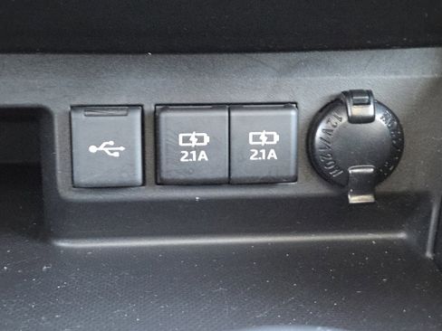 Used 2021 Toyota Highlander XLE image 30