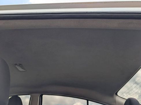 Used 2013 Nissan Versa SV FWD image 34
