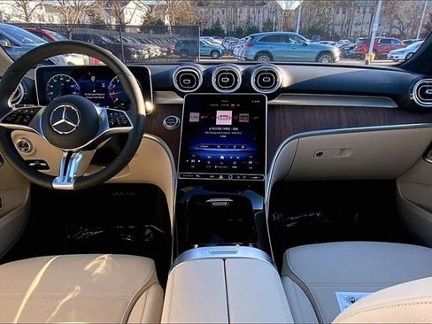 Used 2025 Mercedes-Benz C 300 4MATIC Sedan image 12