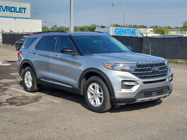 Used 2020 Ford Explorer XLT w/ Equipment Group 202A AWD/4WD image 2