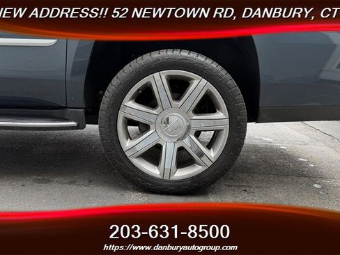Used 2019 Cadillac Escalade ESV Luxury AWD/4WD image 10