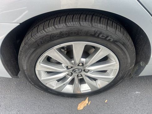 Used 2017 Toyota Camry XLE image 10