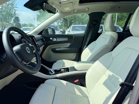 Certified 2026 Volvo XC40 B5 Plus AWD/4WD image 9