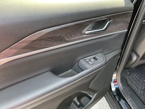 Used 2023 Jeep Grand Cherokee Limited w/ Black Appearance Package image 24