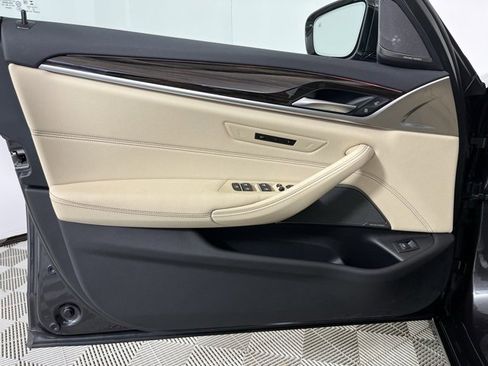 Used 2023 BMW 530i xDrive 530i xDrive w/ Premium Package image 10