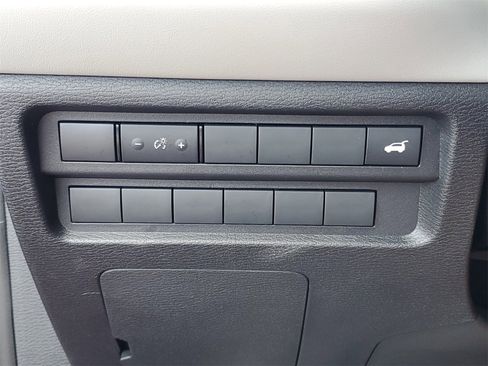 New 2025 Mitsubishi Outlander SE image 19