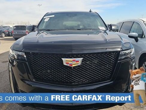 Used 2023 Cadillac Escalade ESV Sport image 2