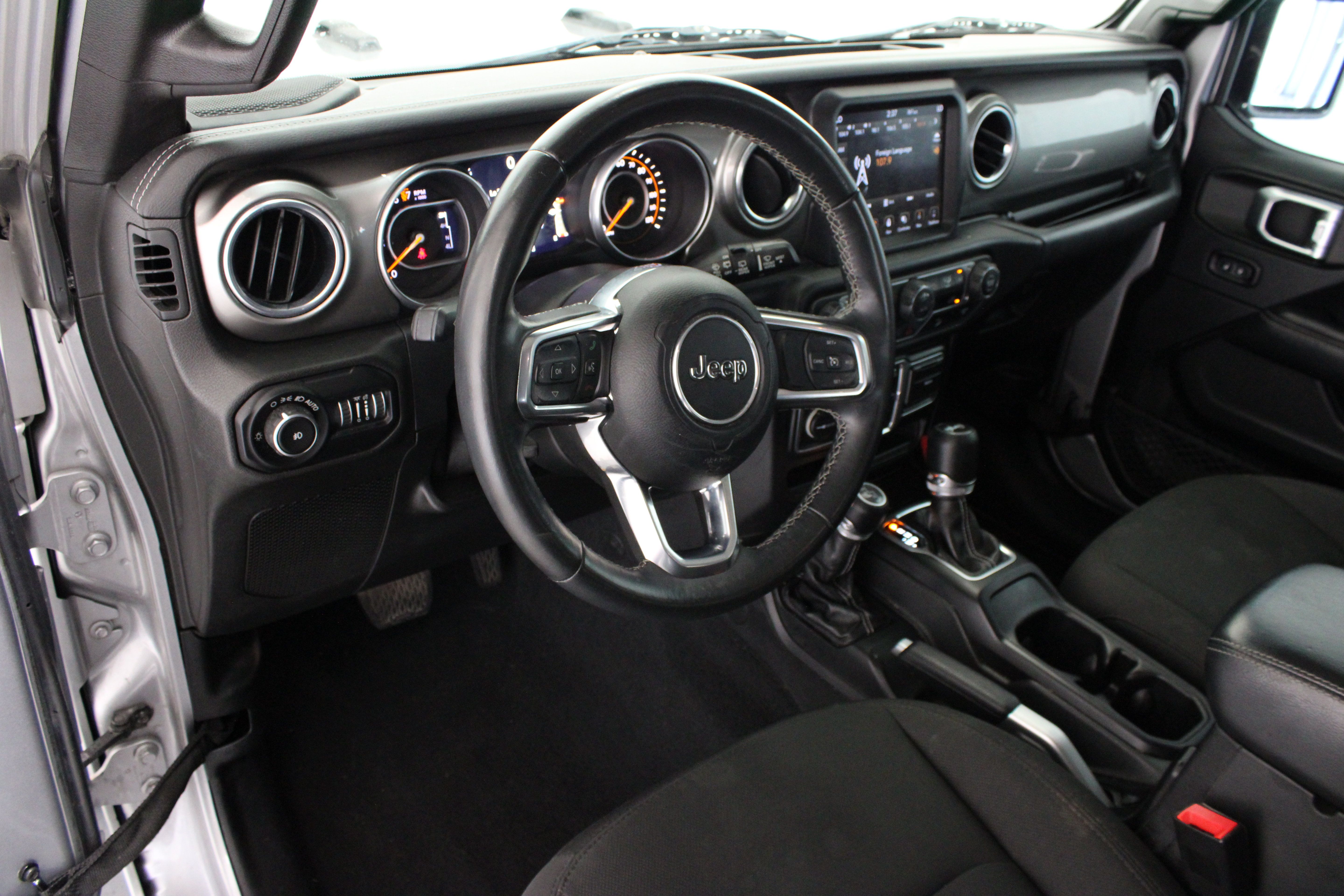 Used 2018 Jeep Wrangler Unlimited Sahara AWD/4WD image 13