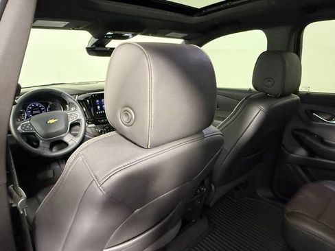 Used 2023 Chevrolet Traverse High Country FWD image 39