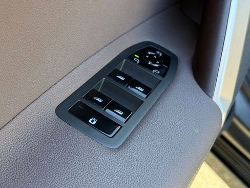 Used 2023 BMW iX xDrive50 w/ Premium Package image 19