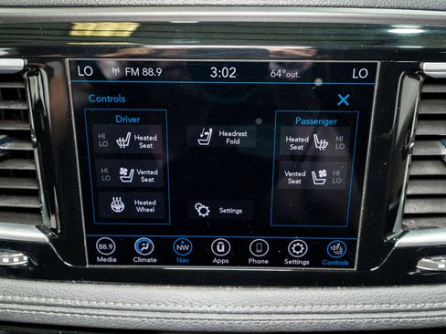 Used 2020 Chrysler Pacifica Limited image 21