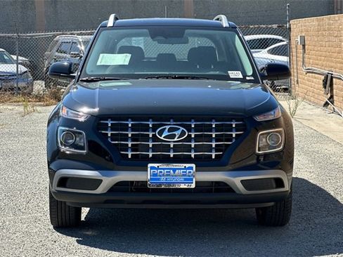 New 2025 Hyundai Venue SEL image 2