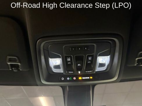 Used 2022 GMC Sierra 2500 AT4 w/ AT4 Premium Plus Package AWD/4WD image 17