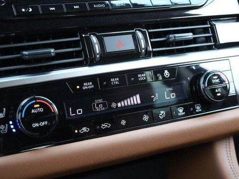 Used 2025 Nissan Pathfinder Platinum AWD/4WD image 18