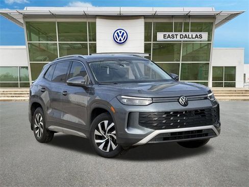 Used 2025 Volkswagen Tiguan S image 1