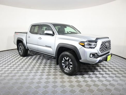 Used 2022 Toyota Tacoma TRD Off-Road w/ TRD Premium Off Road Package AWD/4WD image 10