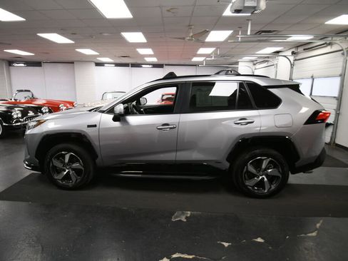 Used 2024 Toyota RAV4 SE w/ Weather & Moonroof Package AWD/4WD image 5