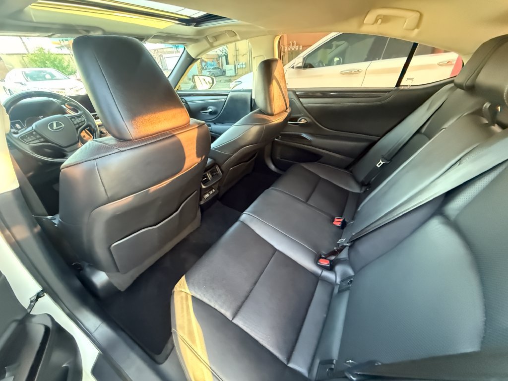 Used 2020 Lexus ES 350 w/ Premium Package FWD image 22