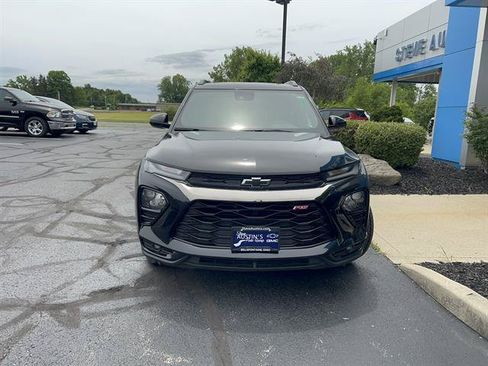 Used 2023 Chevrolet TrailBlazer RS w/ Sun and Liftgate Package FWD image 2